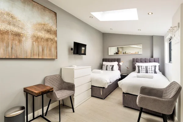 Flat Coldharbour Road in Bristol