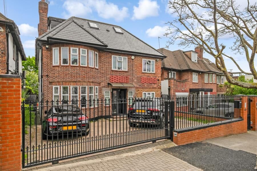House Haslemere Gardens in Greater London