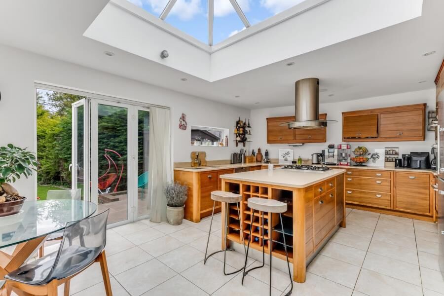 House Haslemere Gardens in Greater London