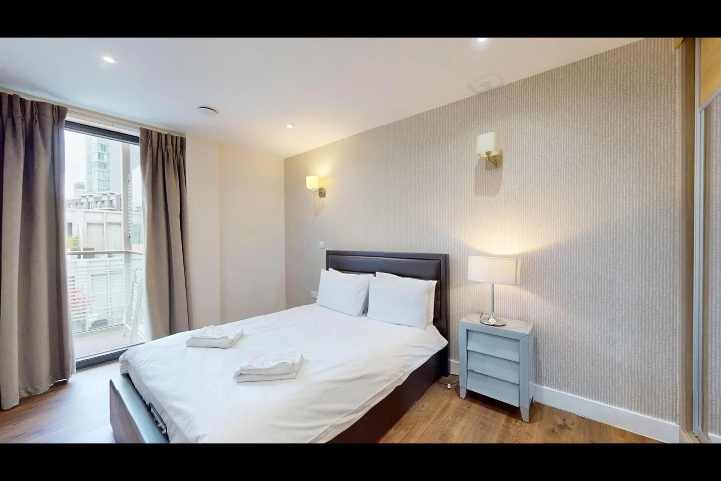 Flat Fairclough Street in Greater London
