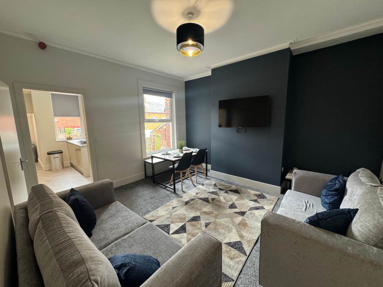 Room Landseer Avenue in Leeds