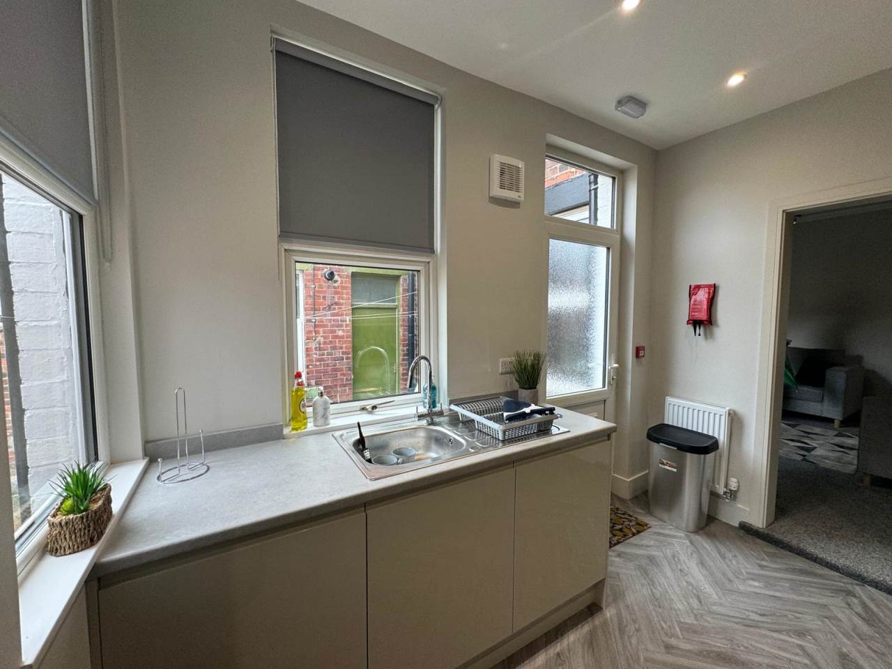 Room Landseer Avenue in Leeds