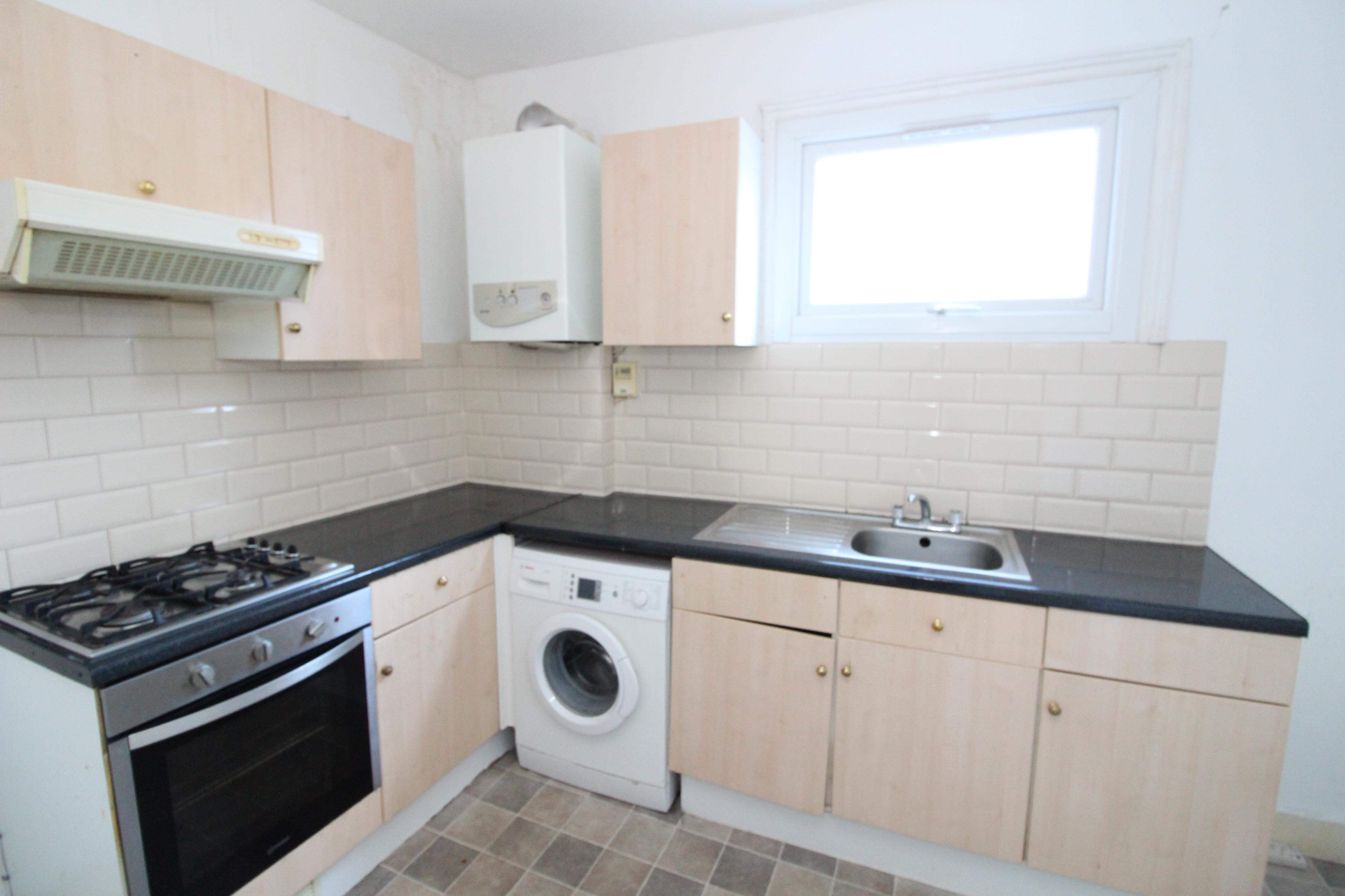 Flat Heaton Road in Greater London