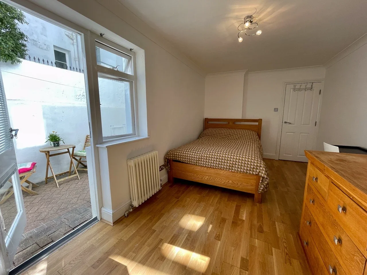 Flat Eaton Place in Brighton