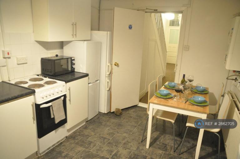 Room Westbury Street in Swansea