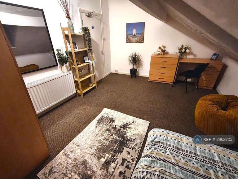 Room Westbury Street in Swansea