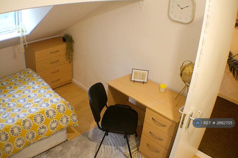 Room Westbury Street in Swansea