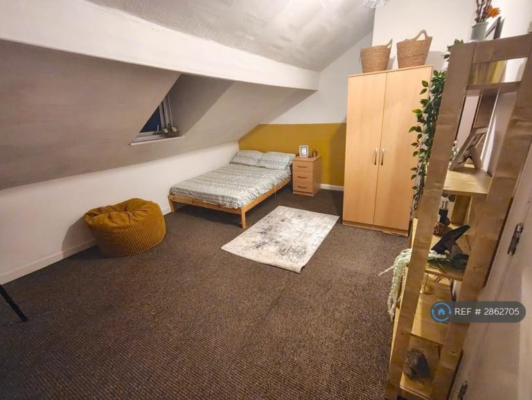 Room Westbury Street in Swansea