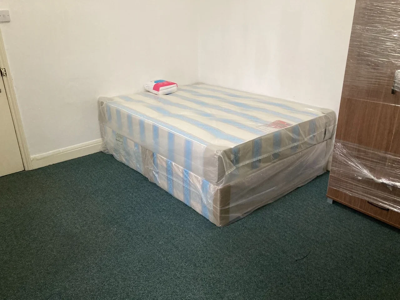 Room Kirn Road in Greater London