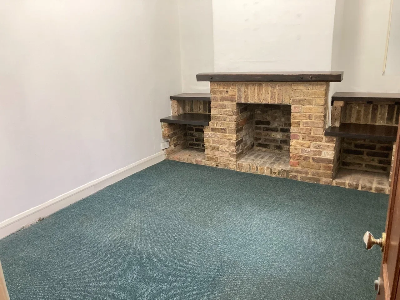 Room Kirn Road in Greater London