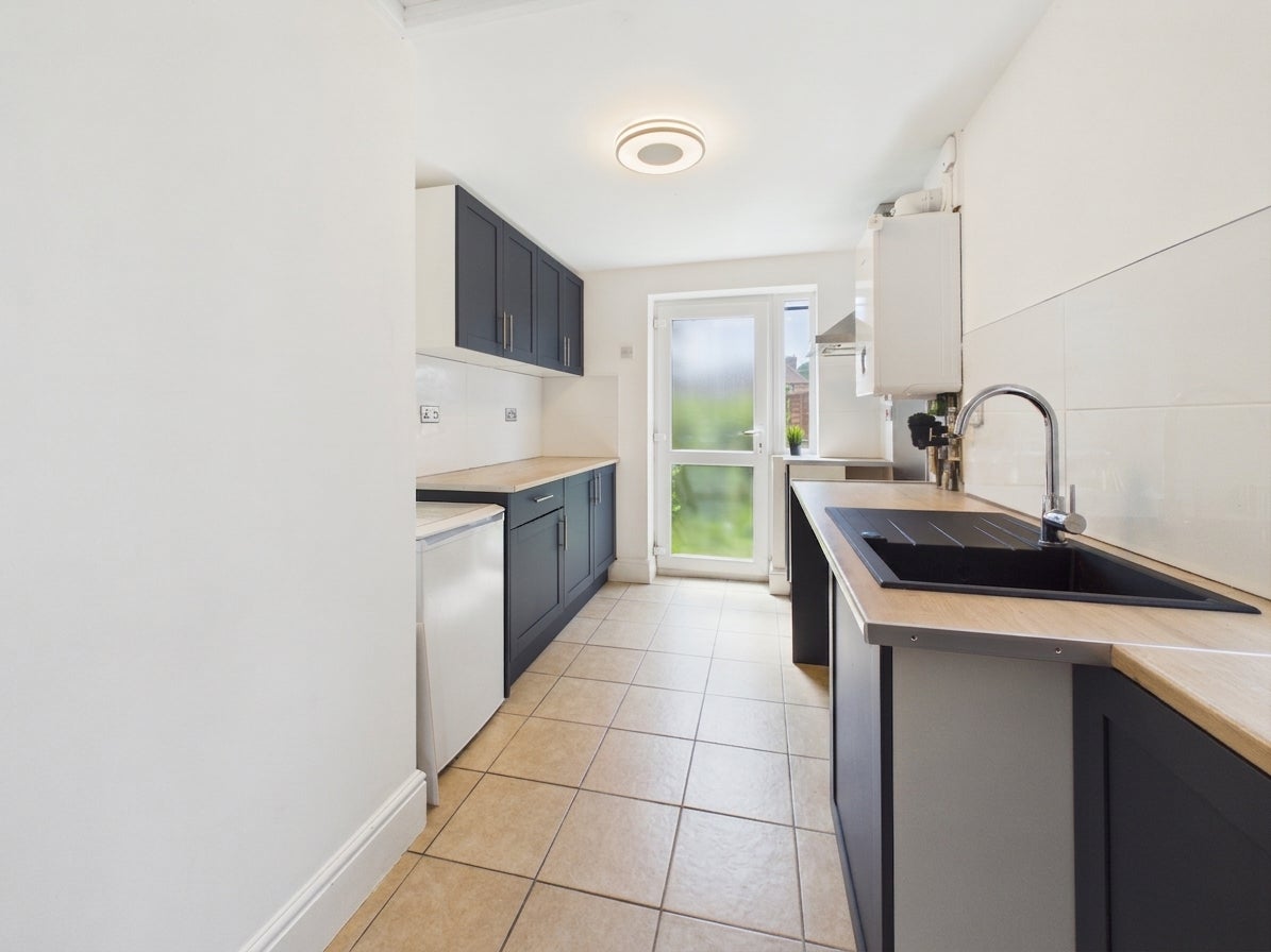 Flat Henley Place in Gloucester