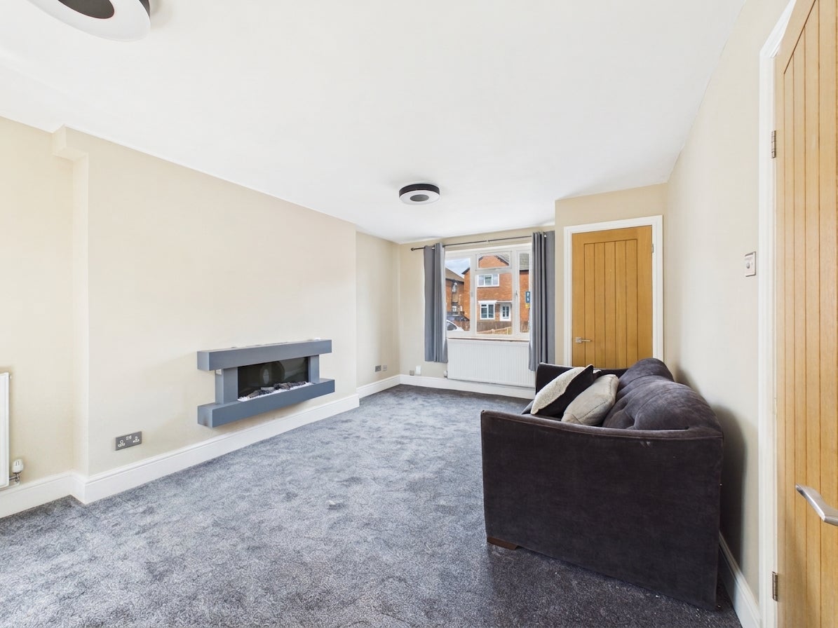 Flat Henley Place in Gloucester