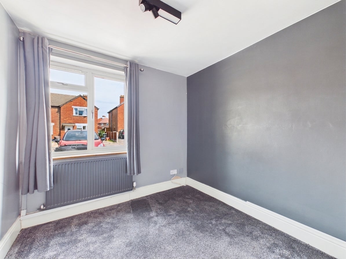 Flat Henley Place in Gloucester