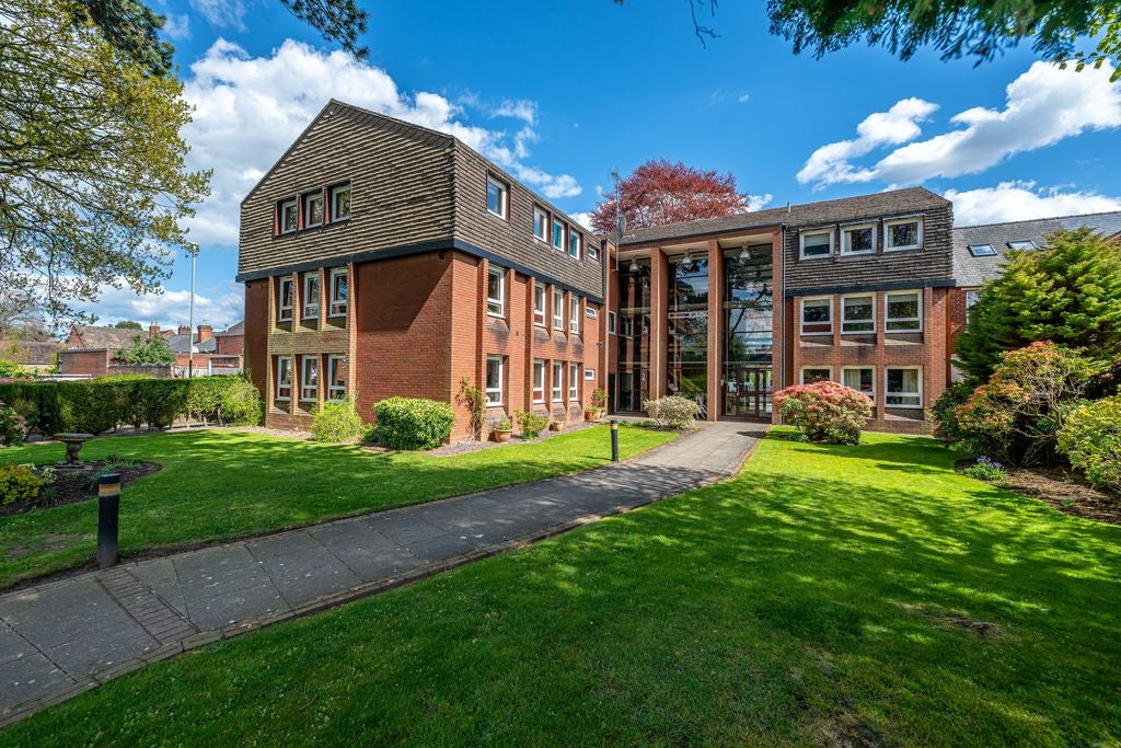Flat Limes Court in Wolverhampton
