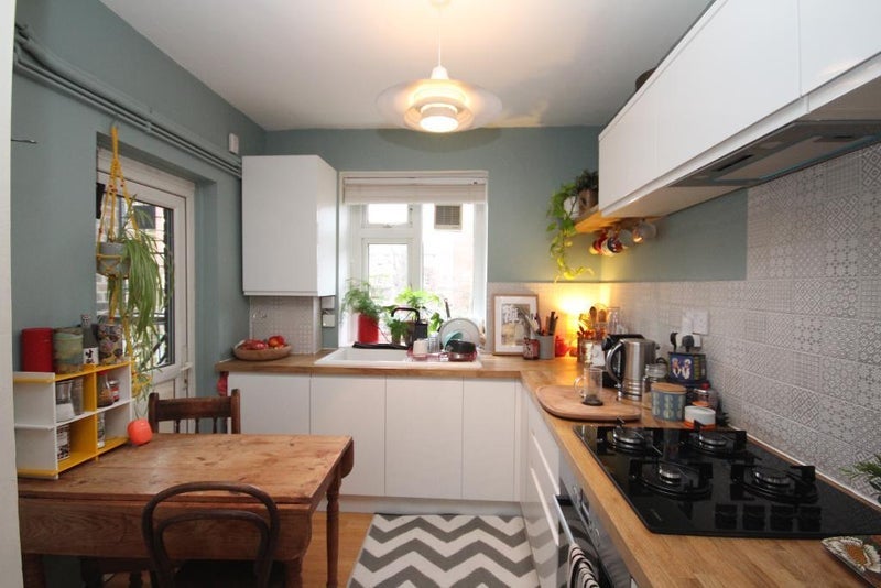 Room Station Place in Greater London