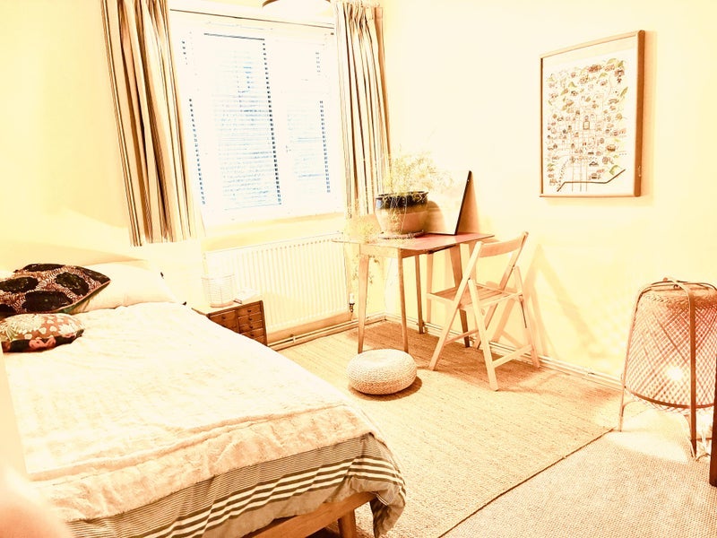 Room Station Place in Greater London
