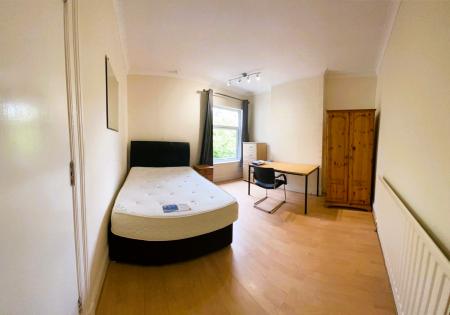 Flat Seabridge Road in Newcastle-under-Lyme
