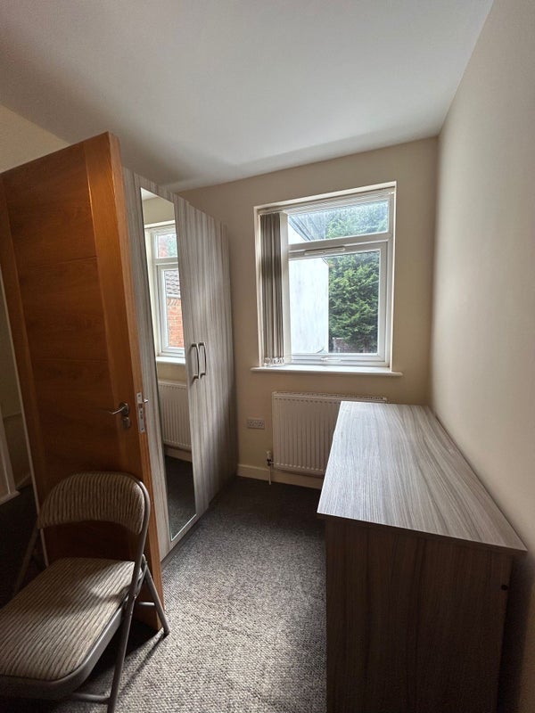 Room Heeley Road in Birmingham