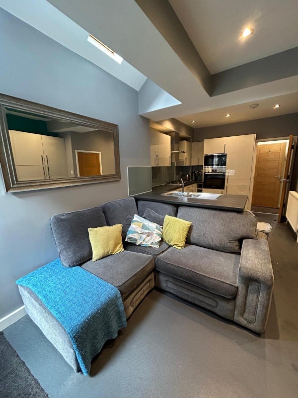 Room Heeley Road in Birmingham