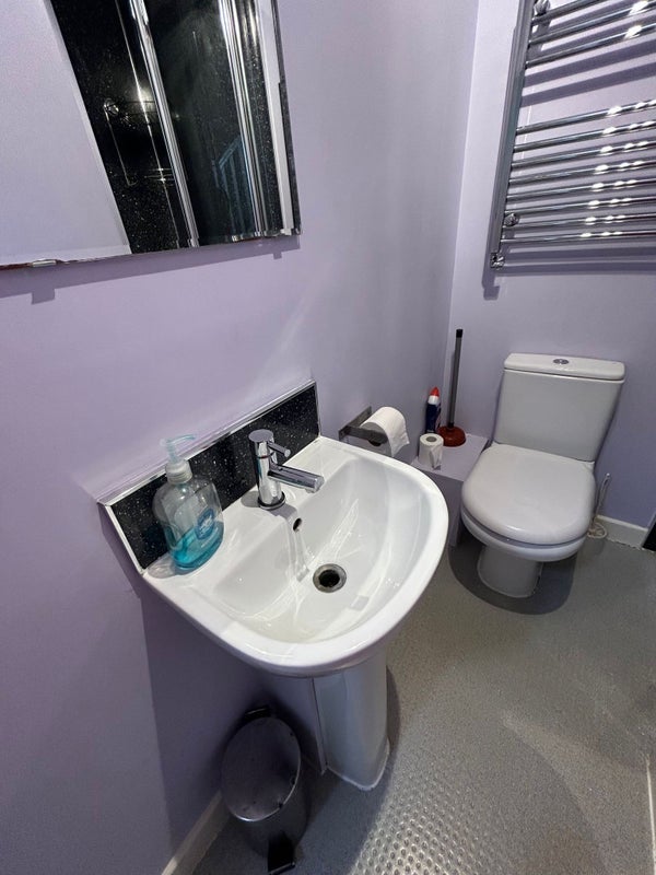 Room Heeley Road in Birmingham