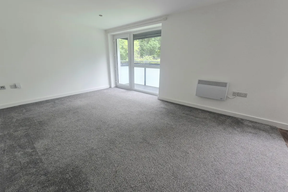 Room Mixenden Road in Calderdale