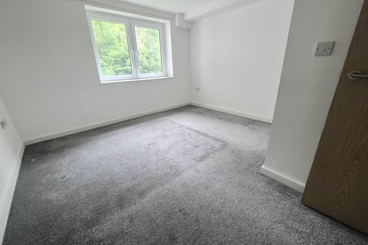 Room Mixenden Road in Calderdale