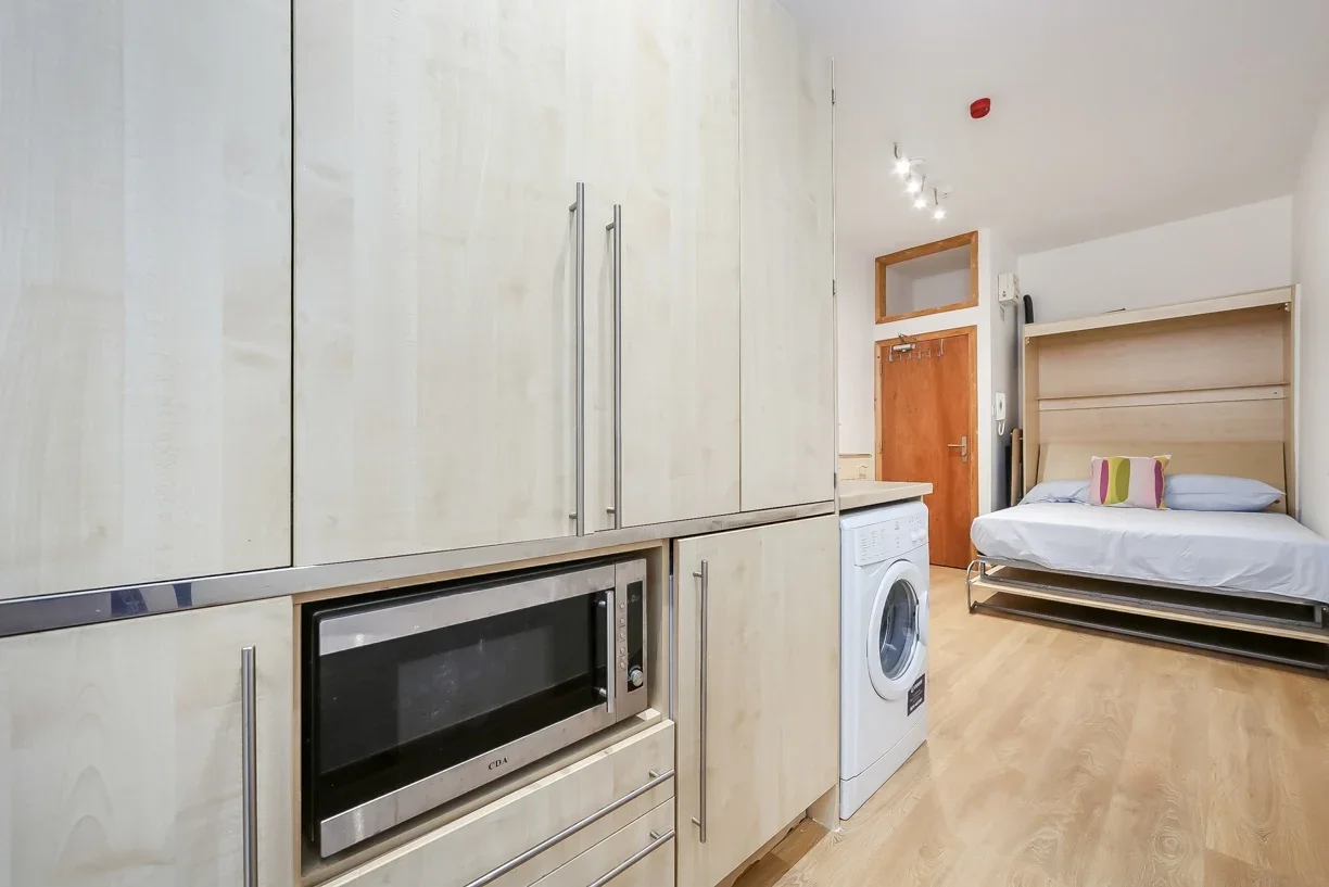 Flat Rufford Street in Greater London