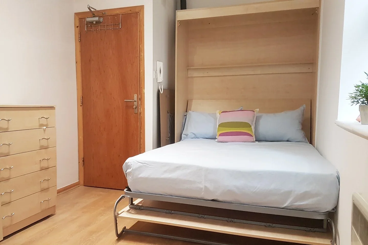 Flat Rufford Street in Greater London