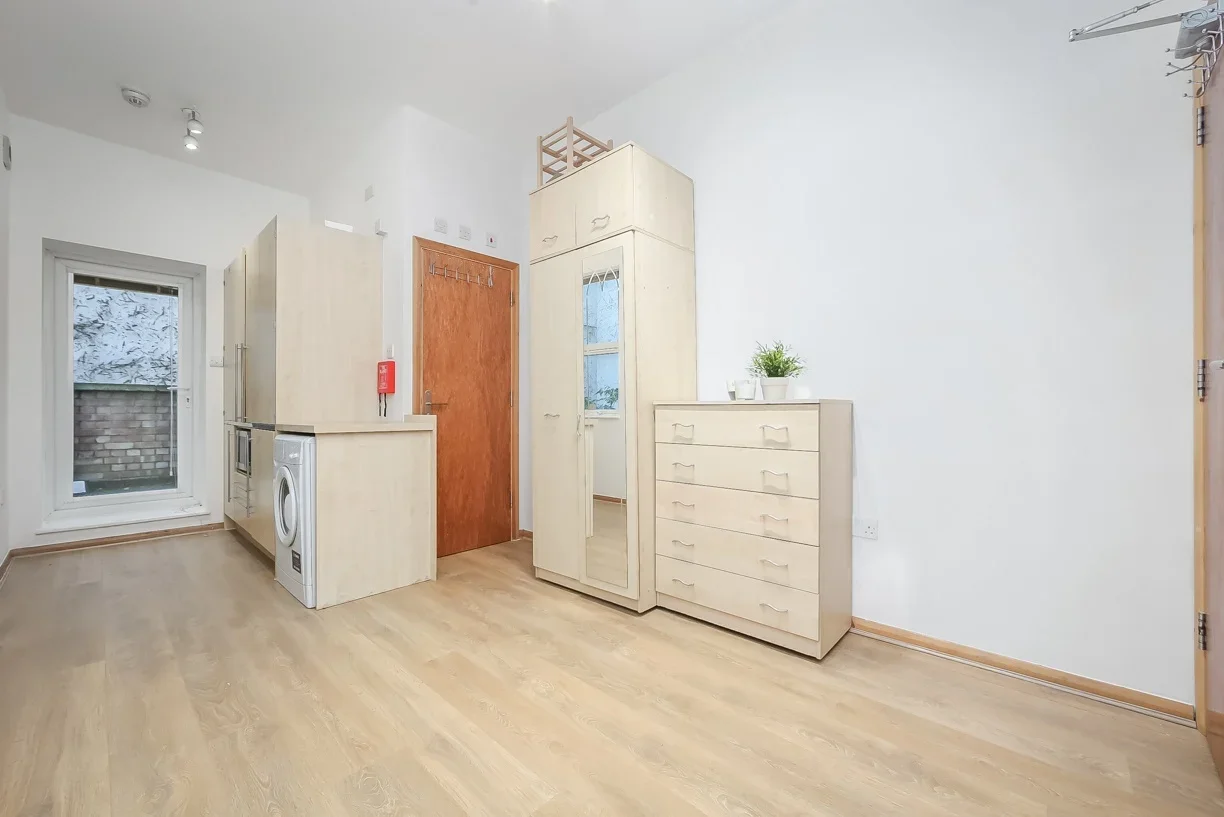 Flat Rufford Street in Greater London