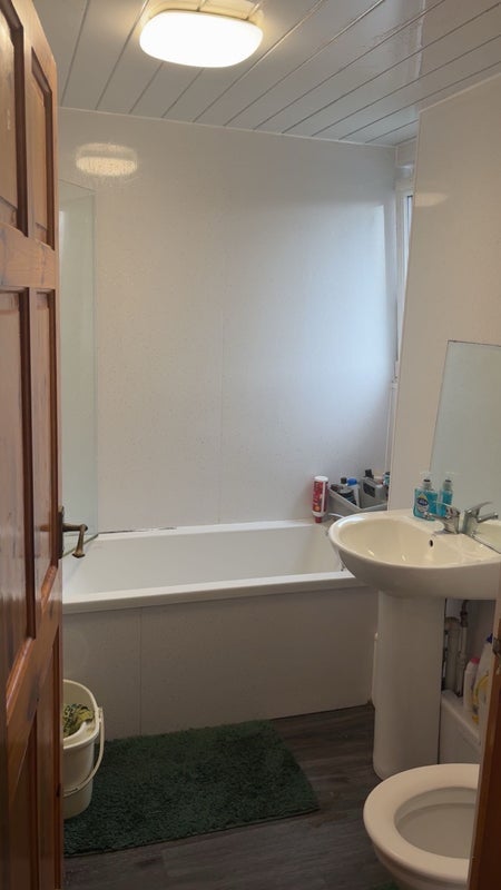 Room Kingsbridge Drive in Rutherglen