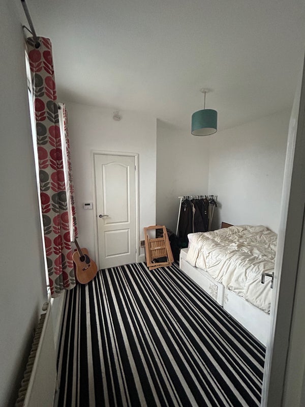 Room Orchard Road in Bristol