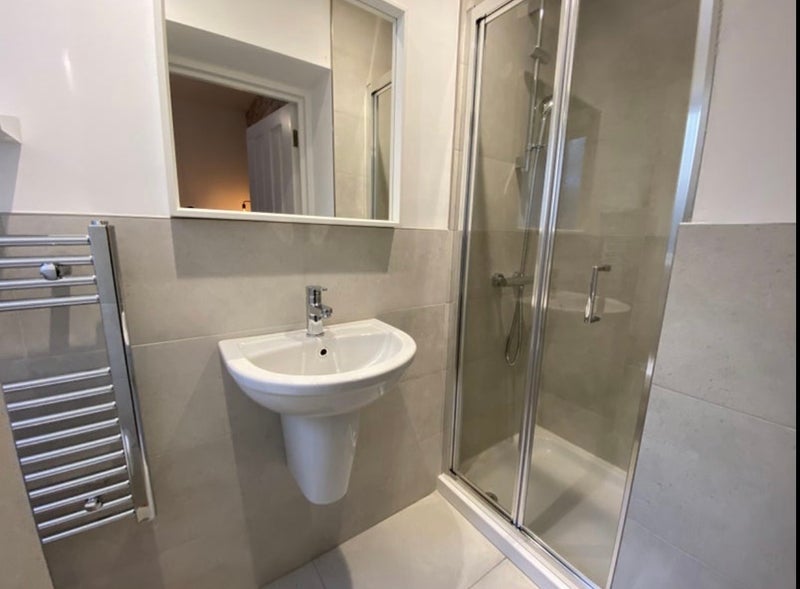 Room Carholme Road in Greater London