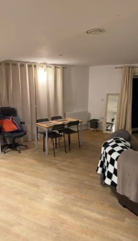 Room Harrow Manorway in Greater London