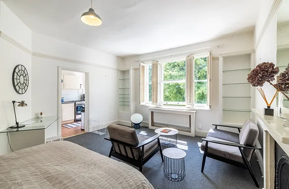 Flat Elsham Road in Greater London
