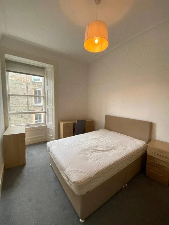 Flat Brougham Place in City of Edinburgh