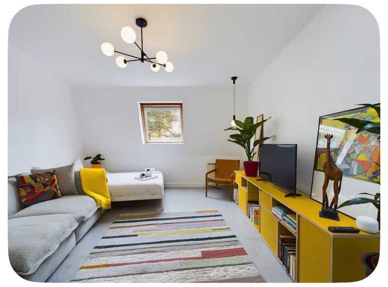 Room Shore Road in Greater London
