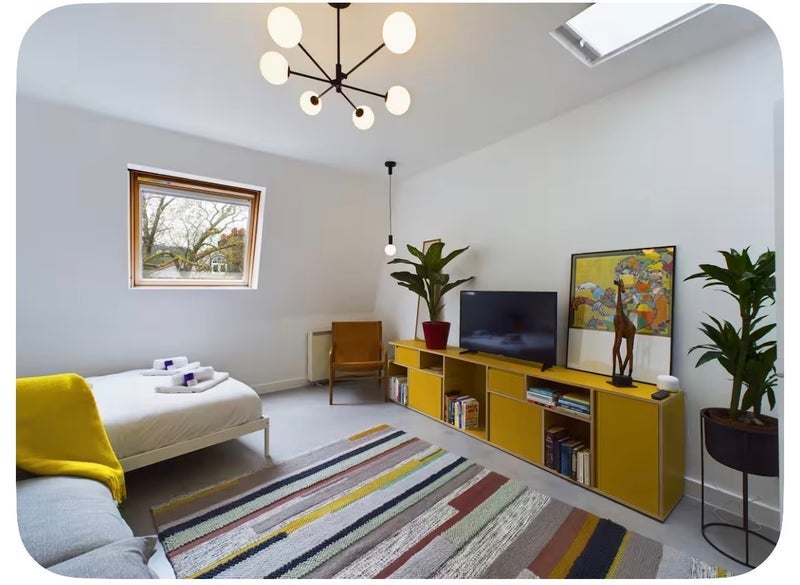 Room Shore Road in Greater London
