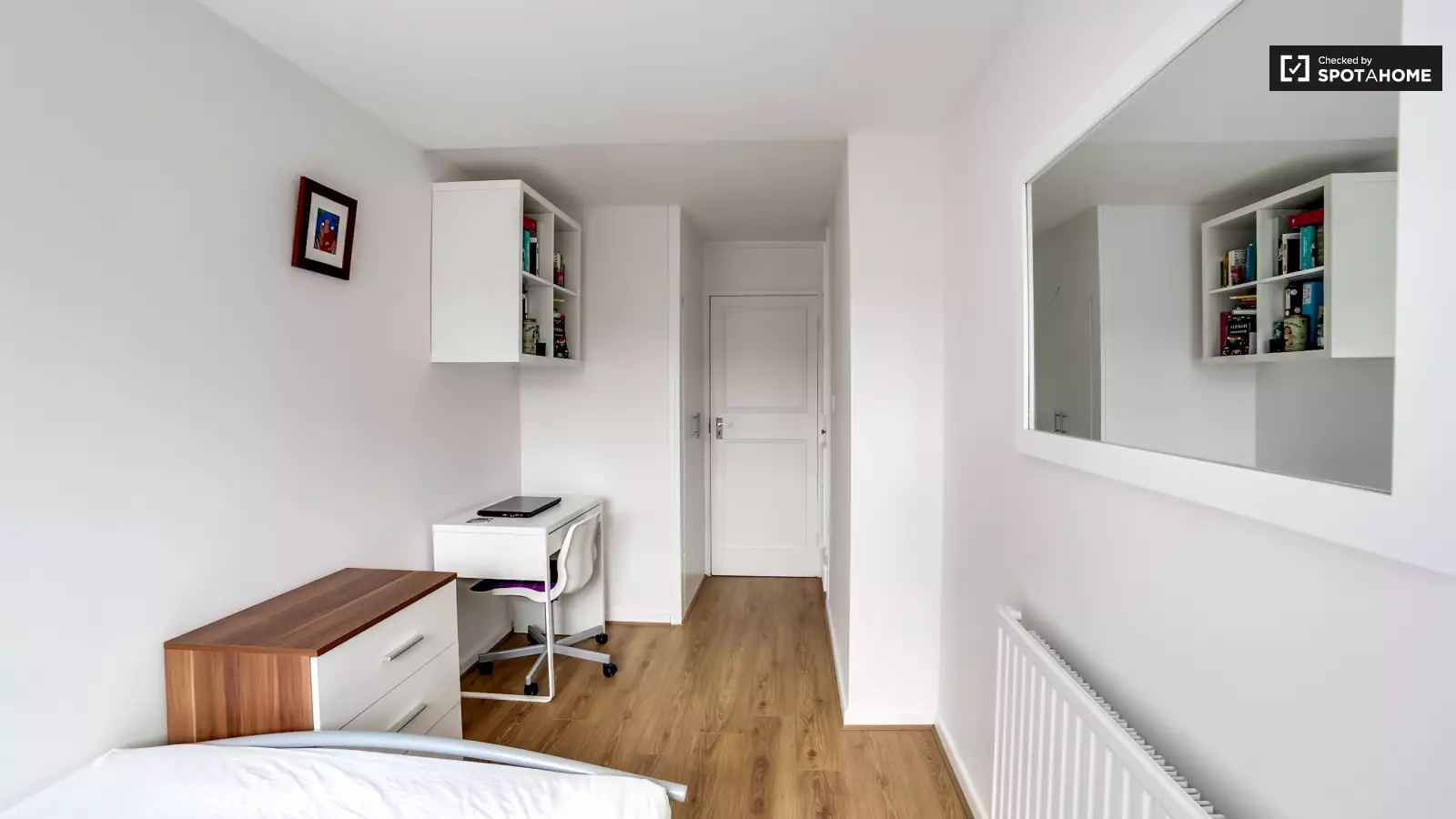 Room Candy Street in Greater London