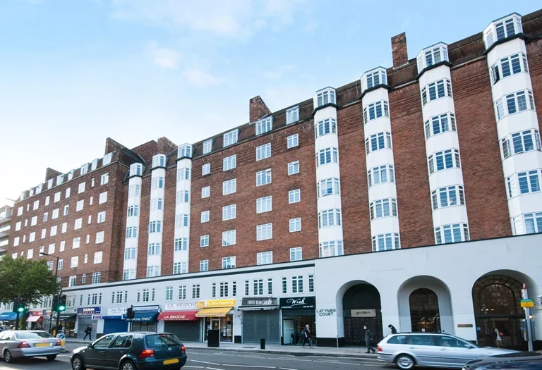 Flat Hammersmith Road in Greater London