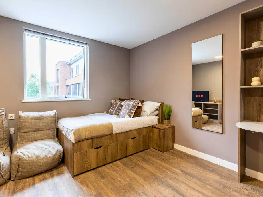 Room Bristol Road in Birmingham