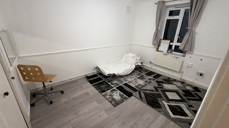 Flat Carleton Road in Greater London