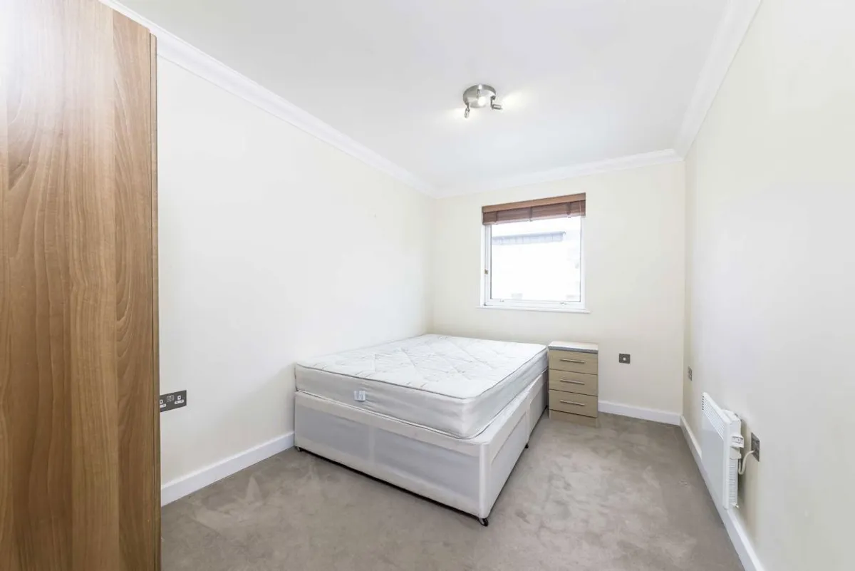 Flat Highwood Close in Greater London