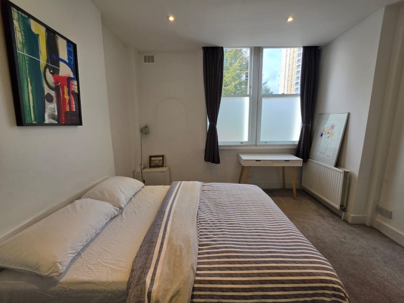 Flat Stockwell Green in Greater London