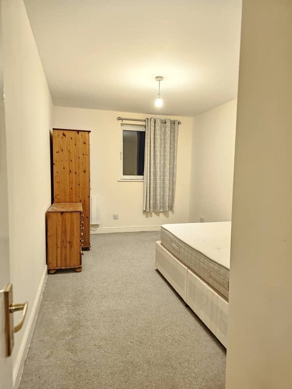 Room Hull Place in Greater London