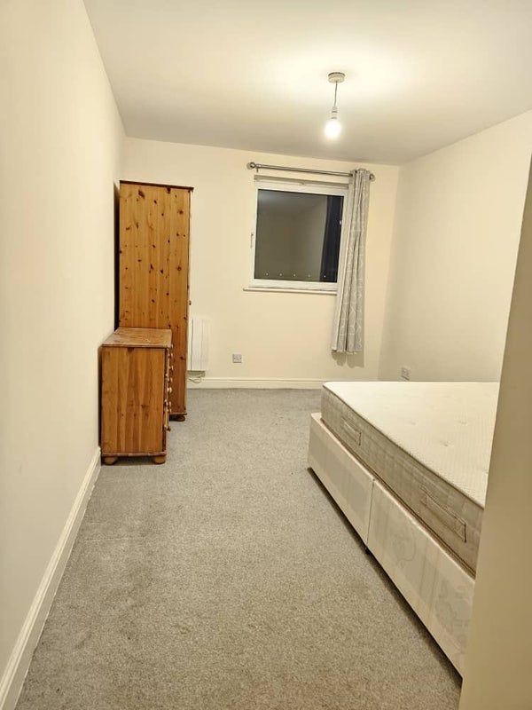 Room Hull Place in Greater London