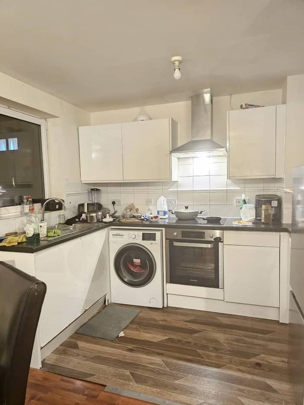 Room Hull Place in Greater London