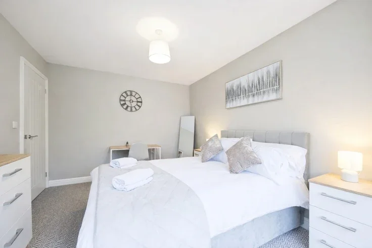 Flat Ovington Grove in Newcastle upon Tyne