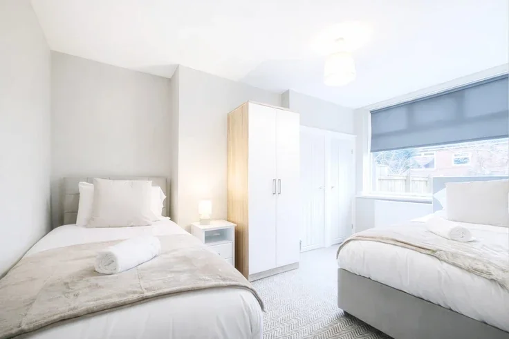 Flat Ovington Grove in Newcastle upon Tyne