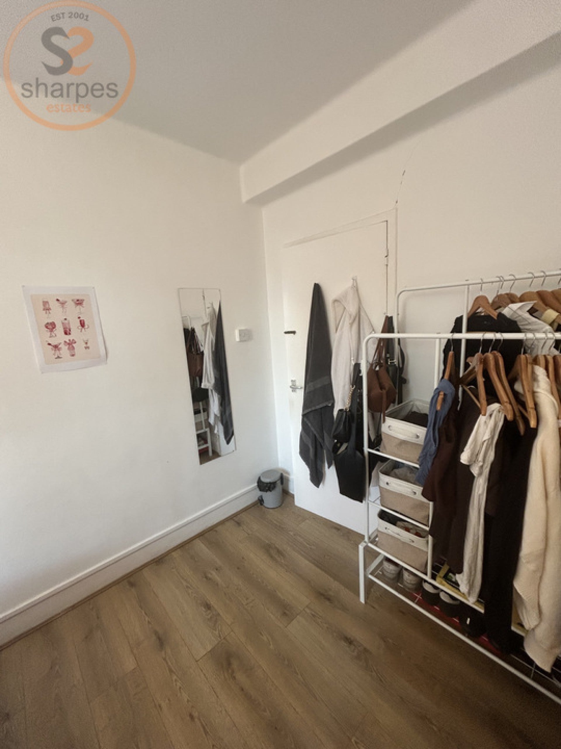 Room Haldane Place in Greater London