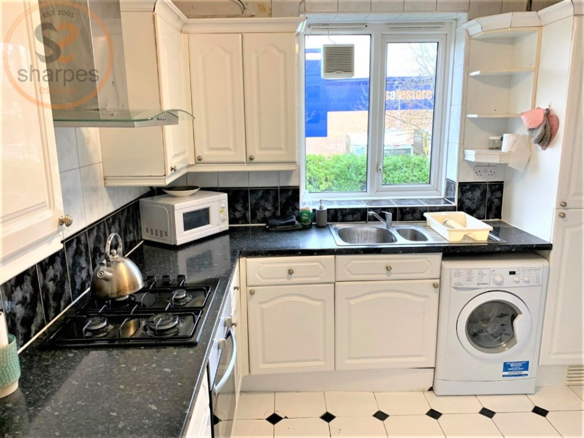 Room Haldane Place in Greater London